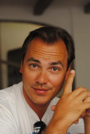 215069_10151355051613530_402754712_n-314x470